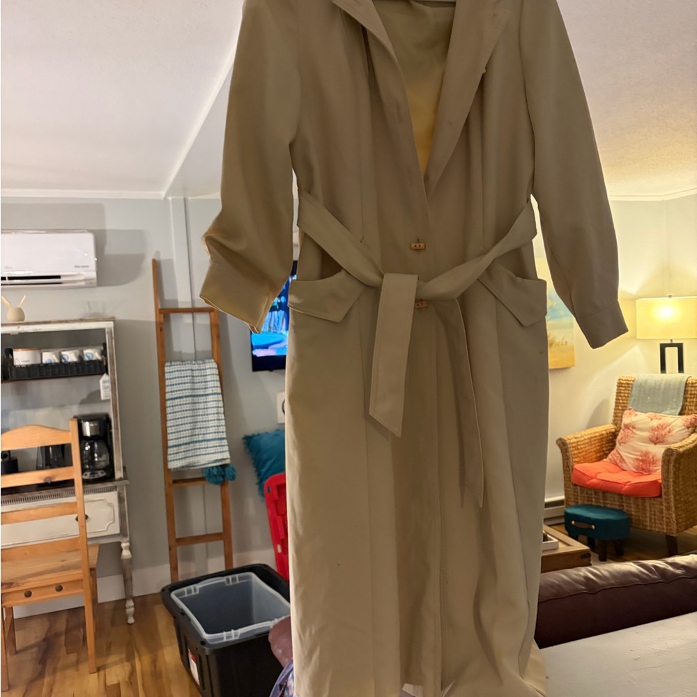 Beige Trench Coat with Belt bonders made in USA L women’s
